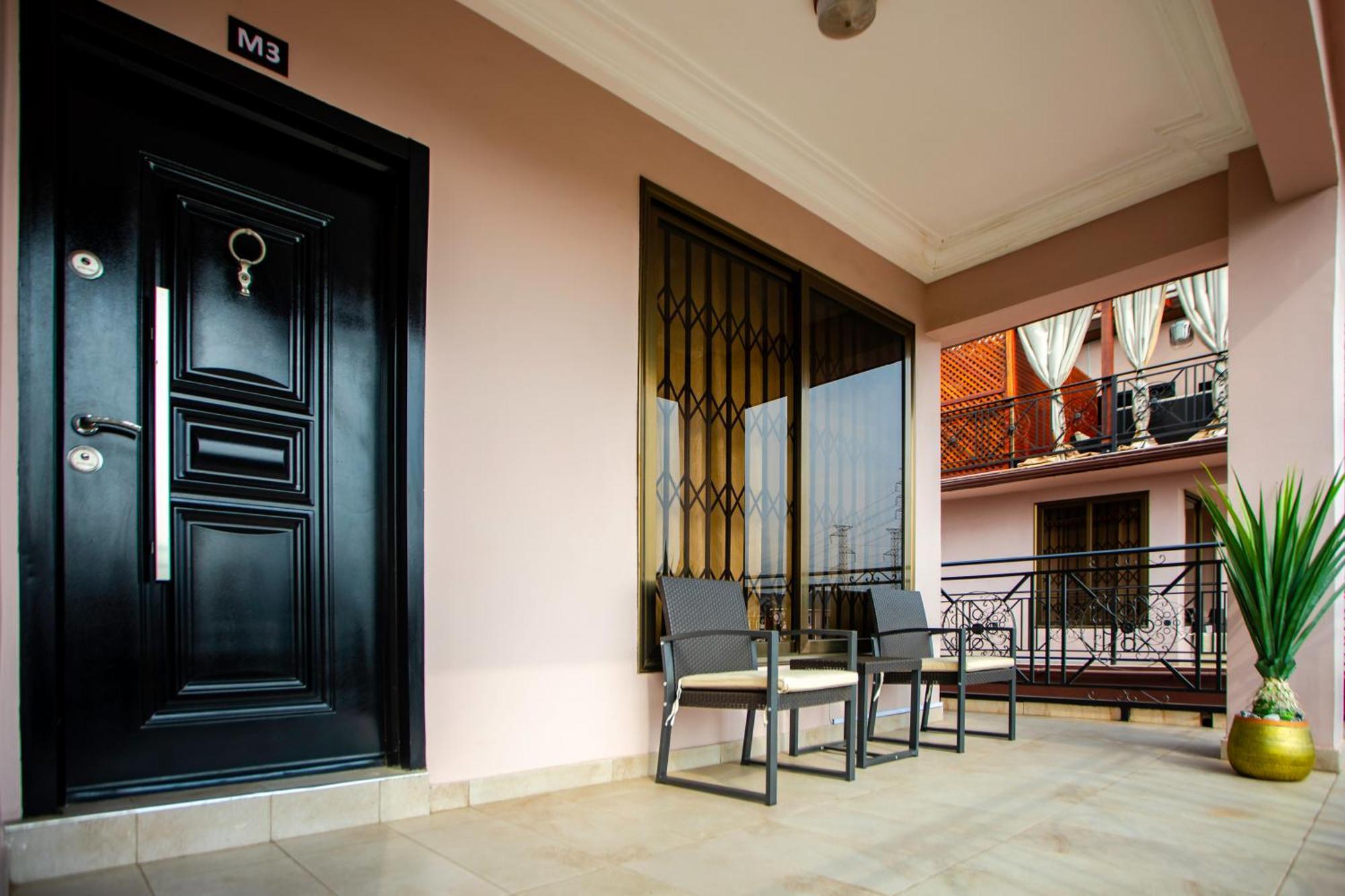 Maat Luxury Homes อักกรา ภายนอก รูปภาพ